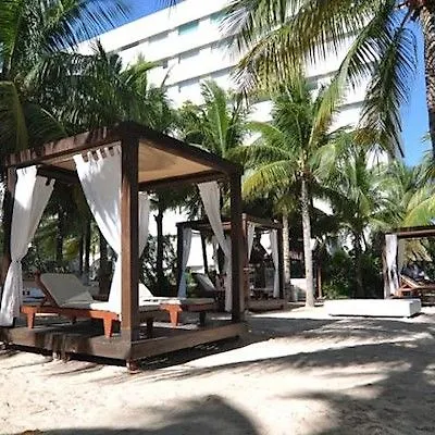 Oasis Palm Hotel Cancún Resort